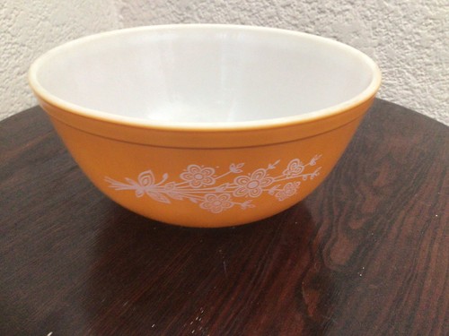 Pyrex Butterfly Gold 2 1/2 Quart Mixing Bowl No Dishwasher Fade Collectible #403 - Picture 4 of 4