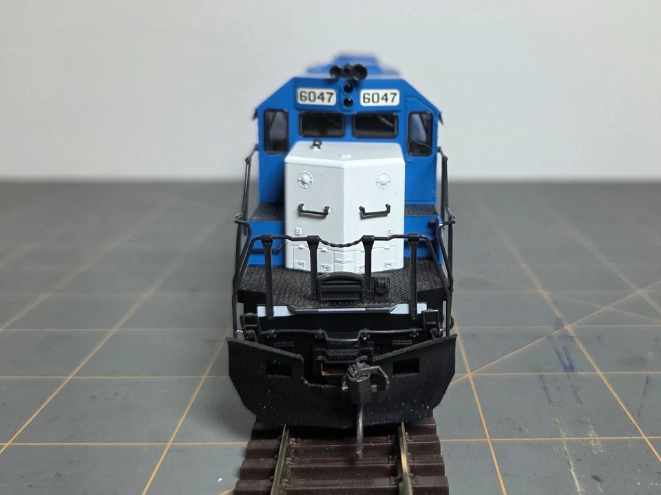 KATO HO Scale - EMD Leasing SD40-2 #6047 - 37-2707 - Image 4 of 4