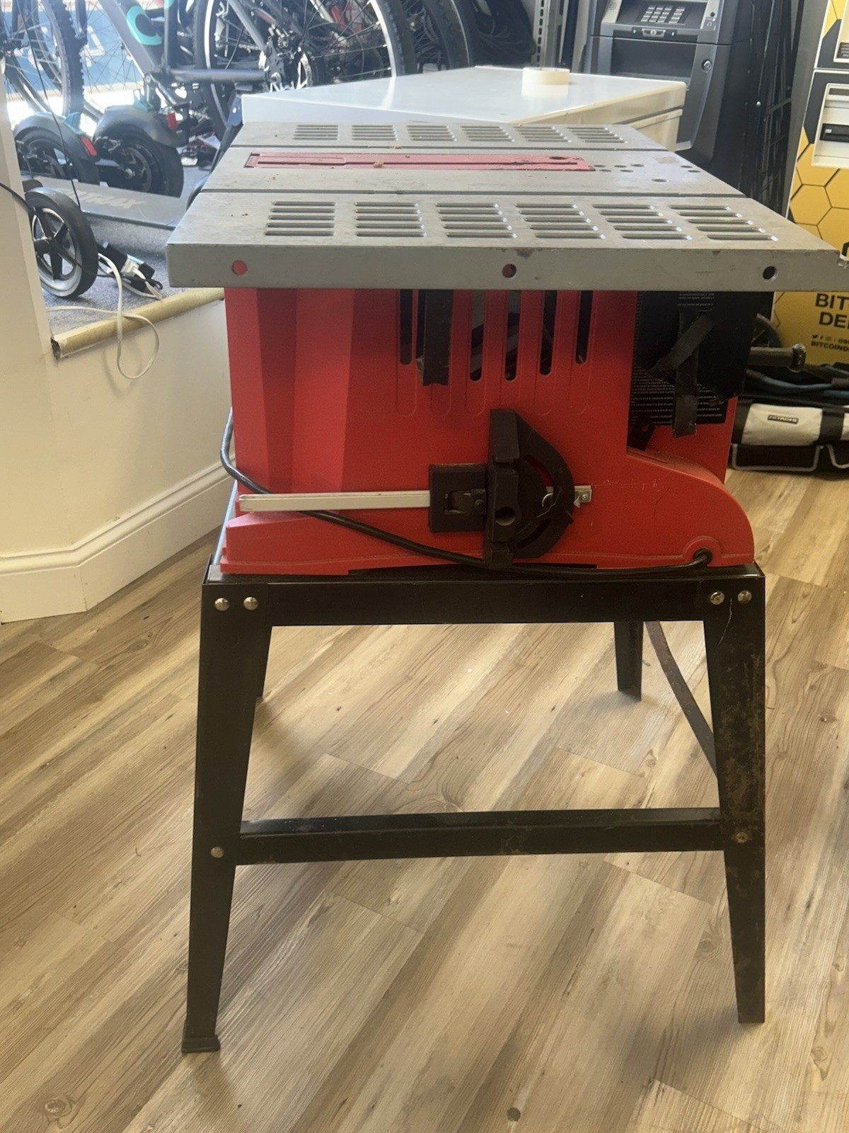 Skilsaw 10” Table Saw with Stand – Works Great