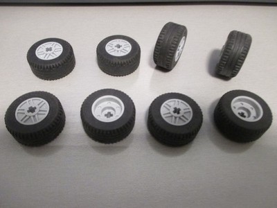 Lego; 8 Räder; Reifen; 30,4x14; Kreuzlochfelge; 8 Felgen 55982, hell- grau; (M)