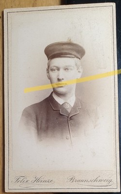 Student oder Schüler mit Mütze - Zirkel ? - CDV Braunschweig / Studentika