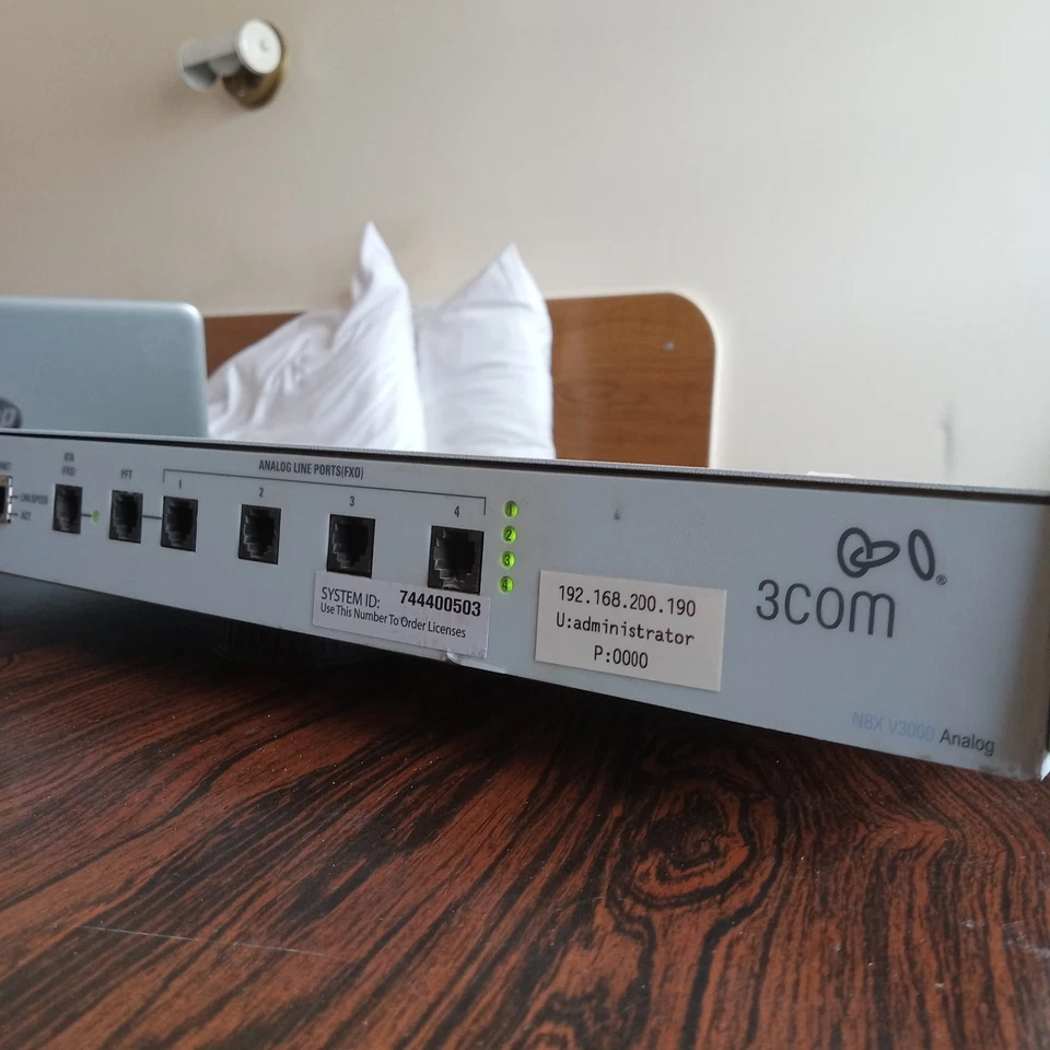 Sistema telefónico IP 3Com NBX V3000 3C10600A - con cable encendido Foto 3 de 4