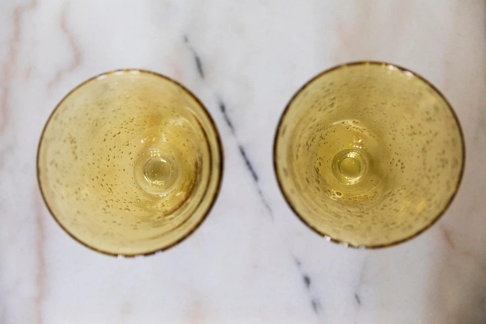 Juego de 2 vasos Martini soplados a mano posiblemente Artland ámbar Foto 3 de 4