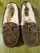 Ladies 8 UGG Australia Leather/Sheepskin Moccasins Slippers Fall/Winter Fashion