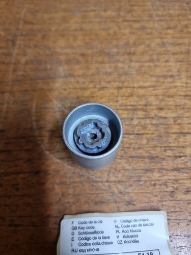 Genuine Renault Master Van Locking Wheel Nut Key Code Q F19QEHEE - Picture 3 of 4