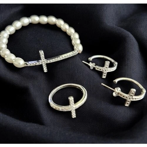 ~ Conjunto de pulsera de perlas con anillo incrustado de diamantes de imitación de tono plateado Foto 2 de 4