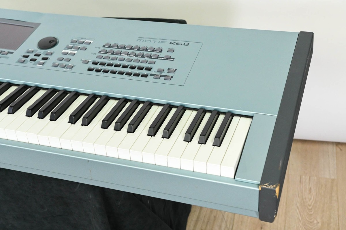 Yamaha Motif XS8 88-Key Synthesizer Keyboard Workstation Yamaha Motif XS8 88-Key Synthesizer Keyboard Workstation