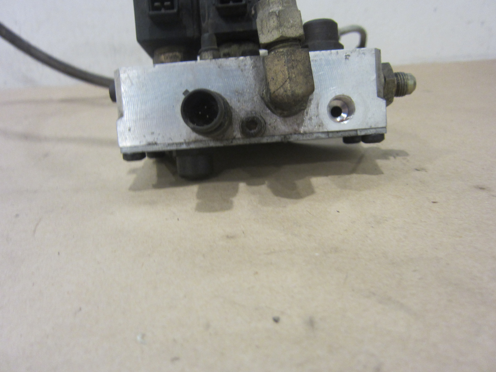 Lamborghini Gallardo 2005 - Suspension Control Valve - P/N  400412185C 