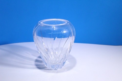 MIKASA FLAME D'AMORE VASE, Cut & Frosted Lead Crystal, 6.75", Made in Slovenia - Picture 3 of 10