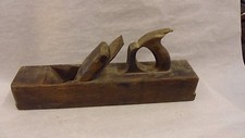 LARGE WOODEN SMOOTHING PLANE, NO NAME