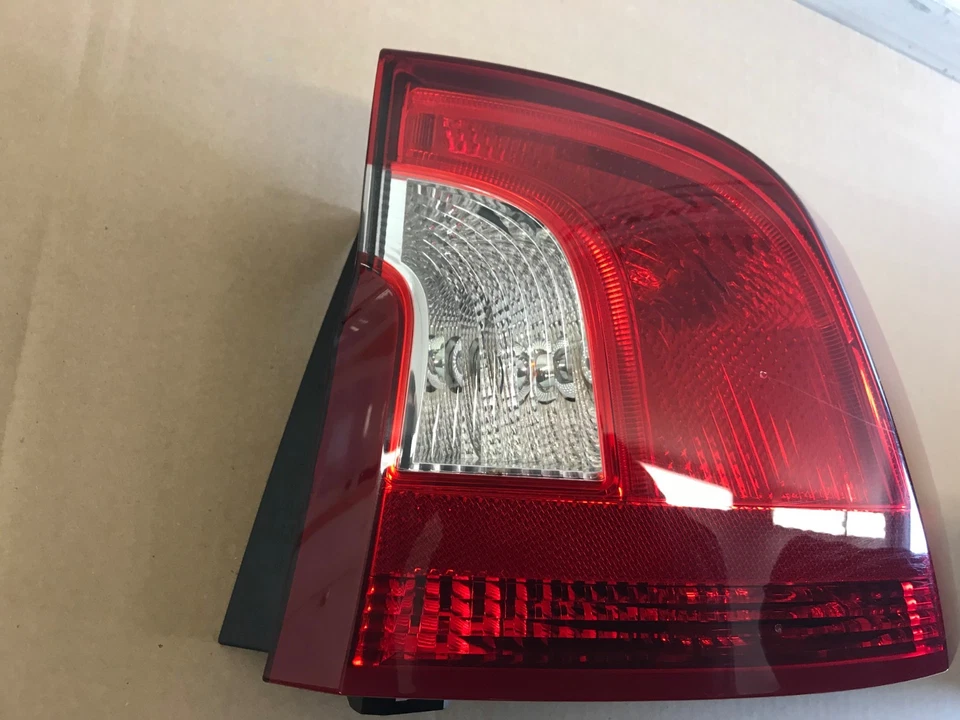 Conjunto de lanterna traseira direita 11-17 Volvo S60 31395931 - Imagem 4 de 4