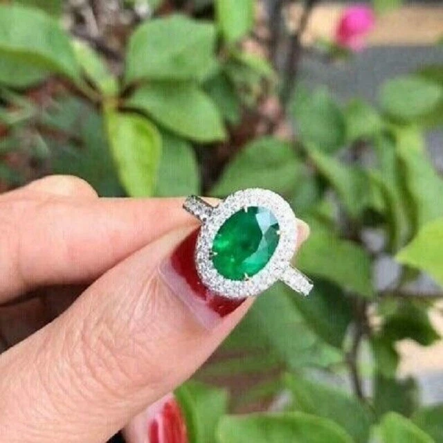 Oval emerald halo ring discount