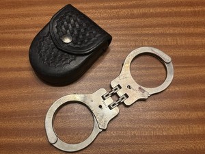 Vintage Peerless Hinge Link Handcuffs With Safariland Case