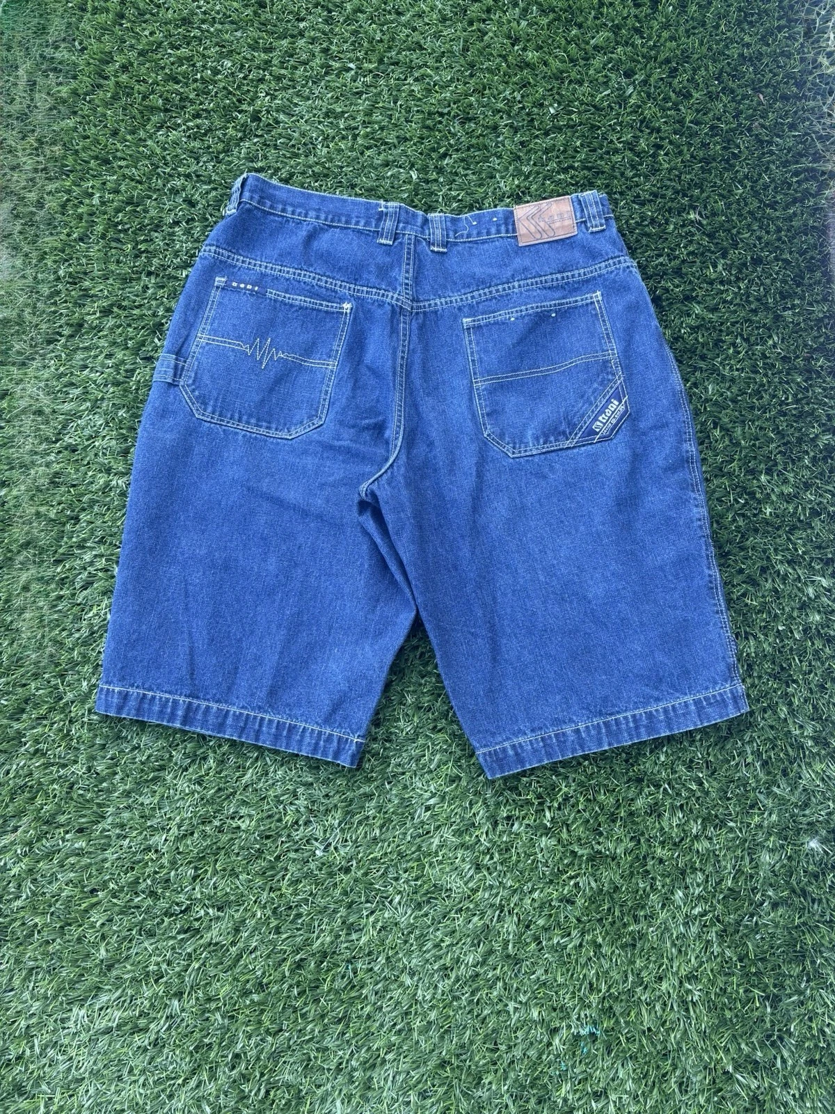 Vintage Y2K Kani Premium embroidered denim shorts Embroidered Size 40 Baggy