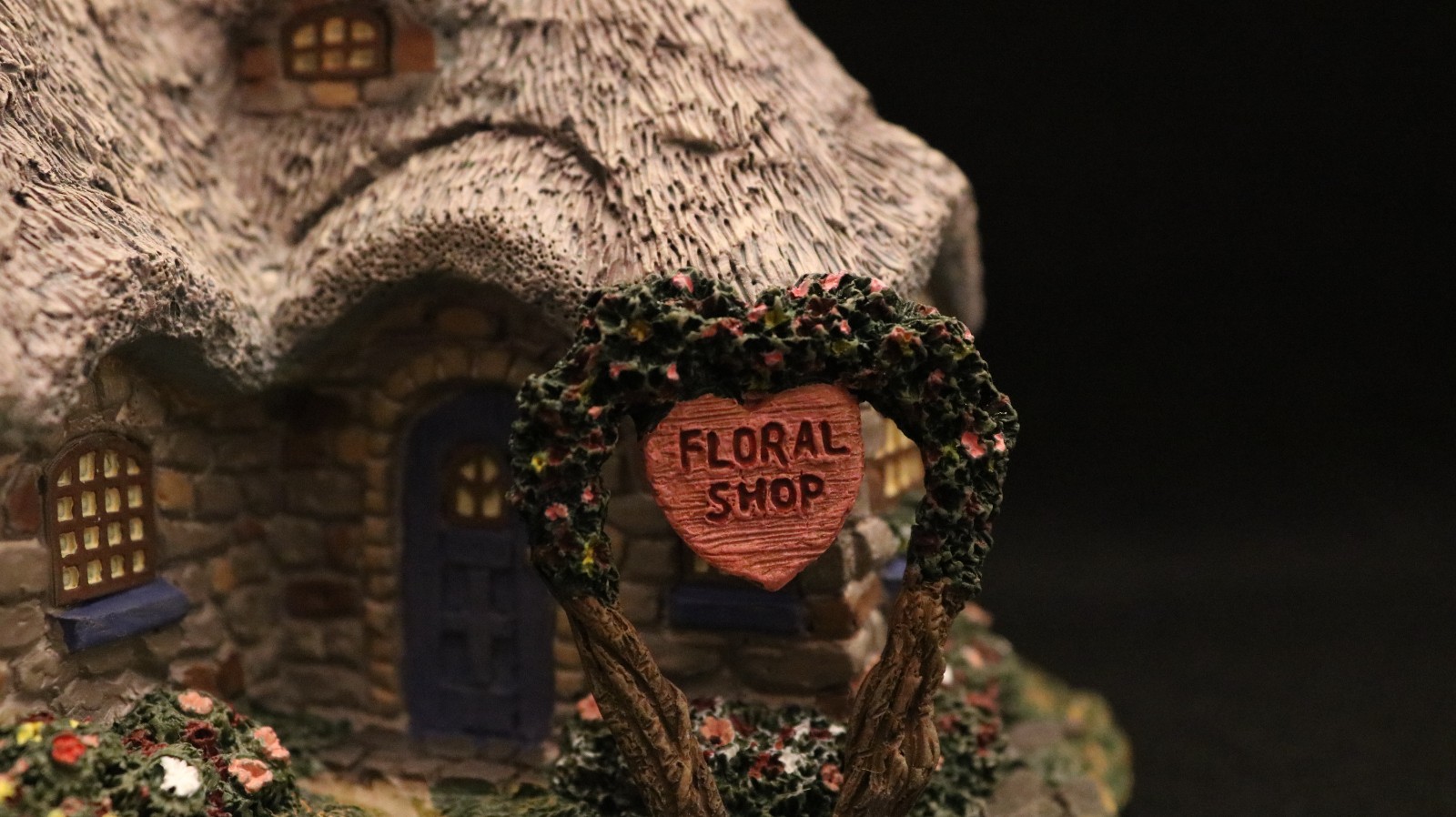 Thomas Kinkade Hawthorne Seaside Village Everett's Flower Shop w COA & Light Kit