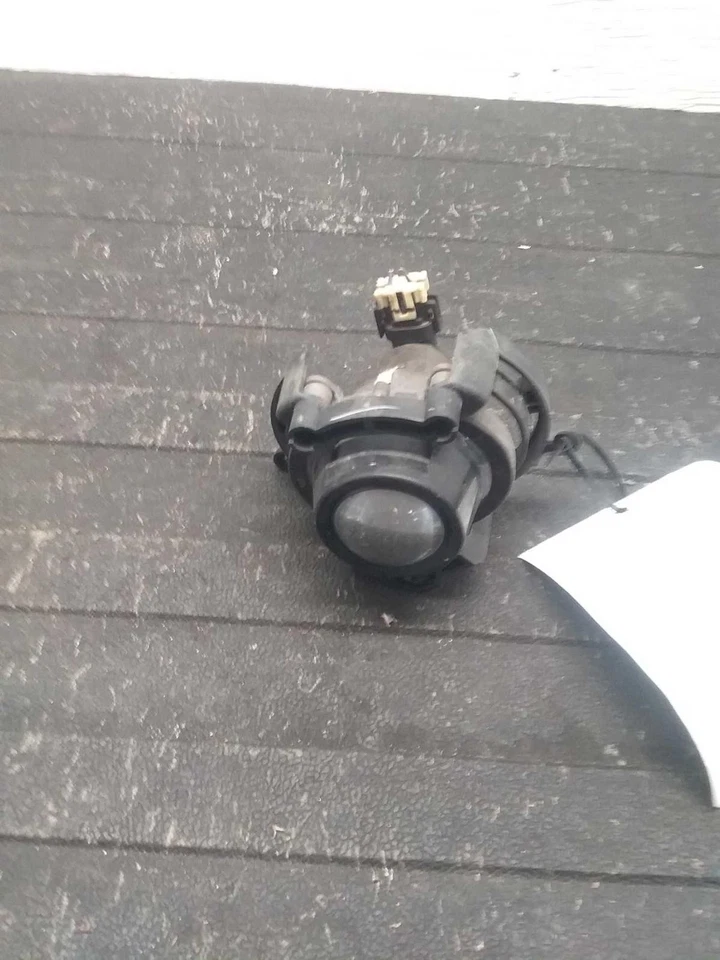 Used Driving Light fits: 2010 Cadillac Cts Fog-Driving bumper mounted Grade B Foto 2 de 4