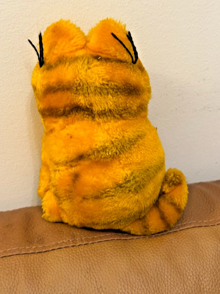 Vintage Garfield Large Sitting 10” Plush Dakin 1981 Orange Cat - Image 2 of 4