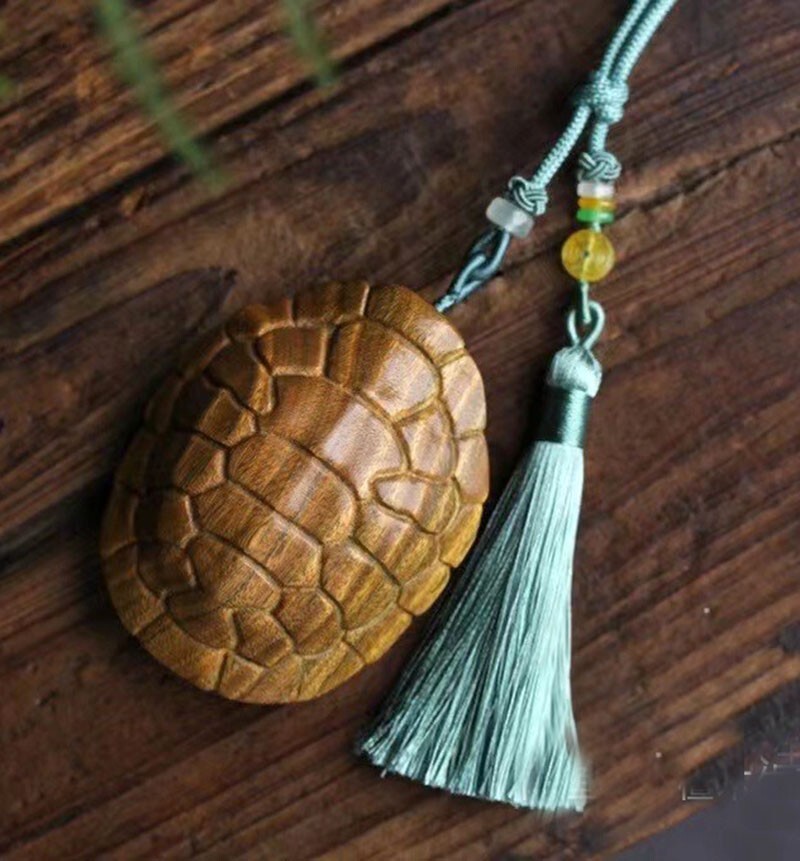 ZQ042 - 6.5* 3 * 5 CM Hand Carved Green Sandalwood Netsuke ZQ042 - 6.5* 3 * 5 CM Hand Carved Green Sandalwood Netsuke