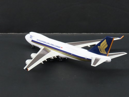 1:400 Dragon Wings 55226 Die-Cast Singapore Airlines Mega Ark B747-412F 9V-SFD - Picture 5 of 15