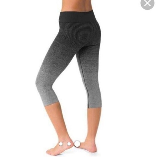 Brooks Streaker Women's size S Black Gray Ombre Striped Capri Leggings