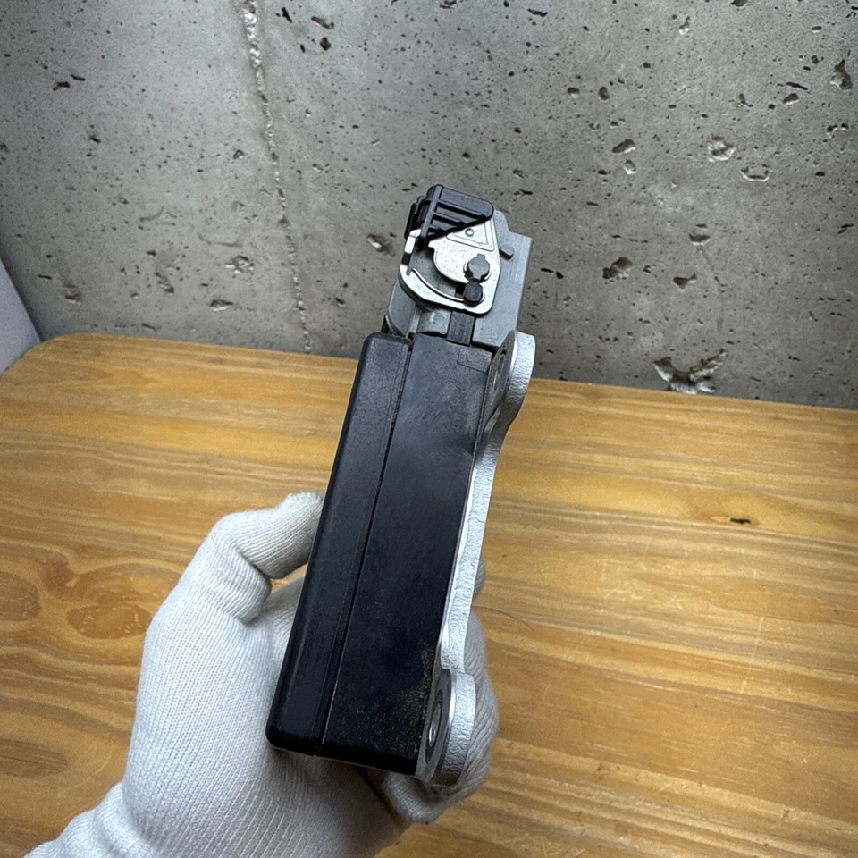 Módulo de control de inyector de combustible de aire para conductor Lexus LS460 2007-2017 OEM Foto 4 de 4