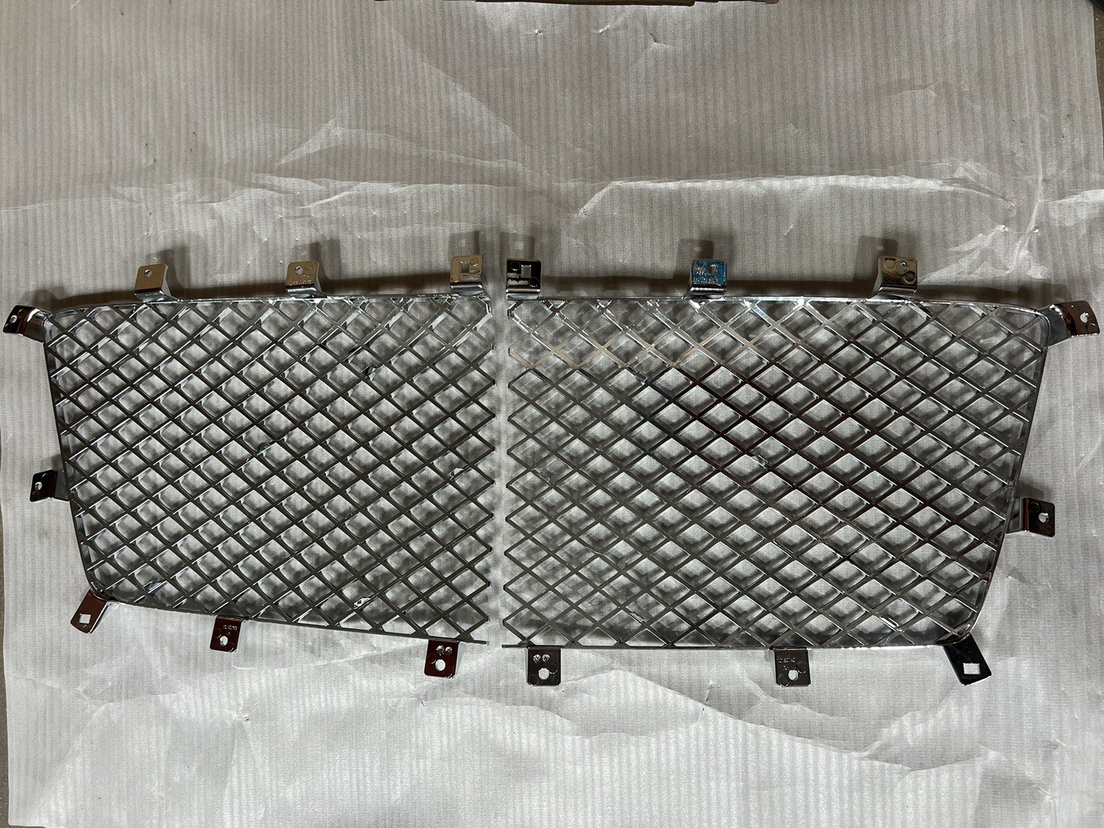 2017-2020 Bentley Bentayga Front Bumper Main Radiator Grille Mesh Chrome NEW