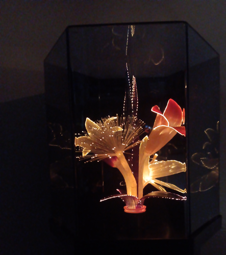 Vintage 1980s Rotating Color Changing Fiber Opric Flower Lamp (11"x6") - Picture 3 of 10