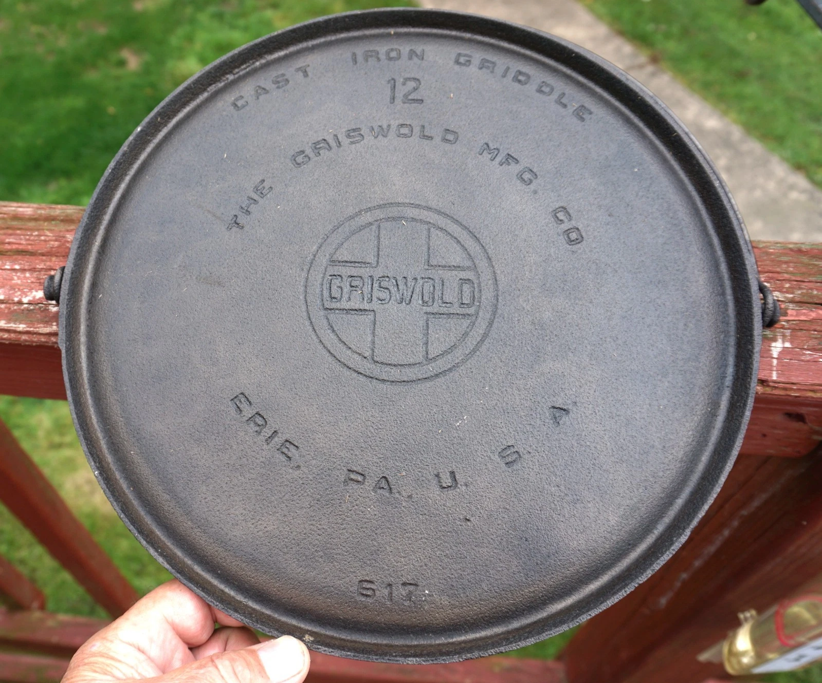 Really Nice Griswold Cast Iron #12 Bailed Griddle with Large Block Logo P/N 617
Opens in a new windo