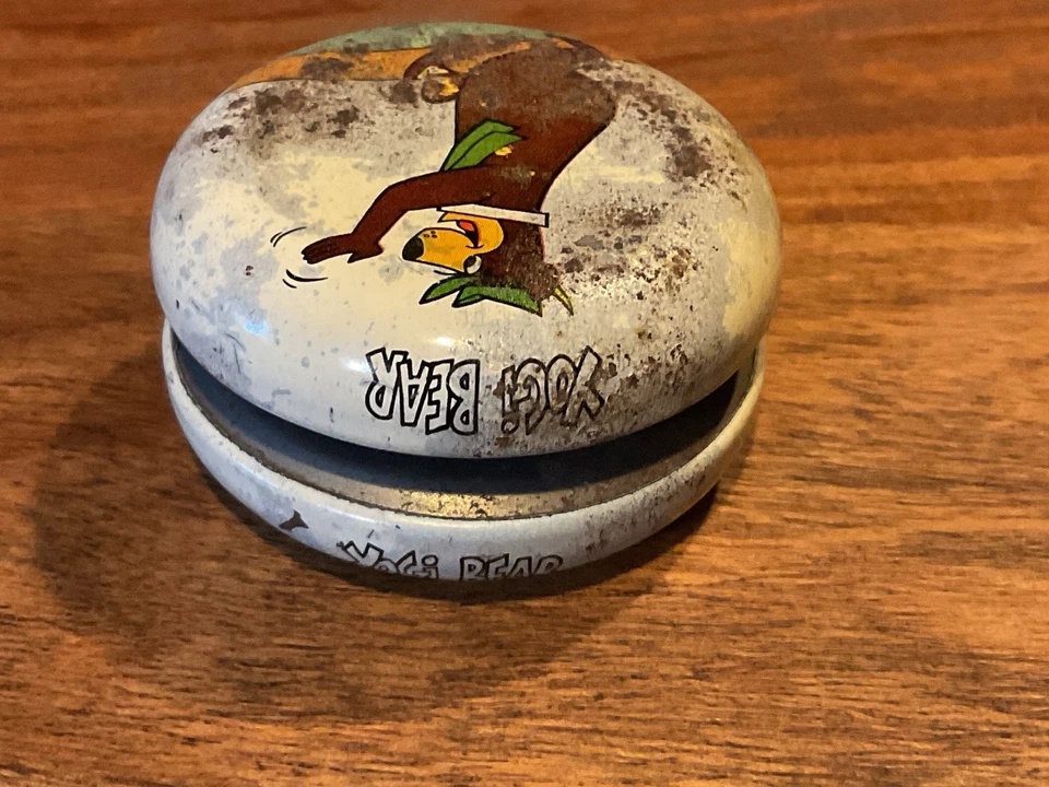 VINTAGE YOGI-BEAR ON SCOOTER YOYO 1976 HANNA BARBERA MADE IN HONG KONG Used - Image 3 of 4