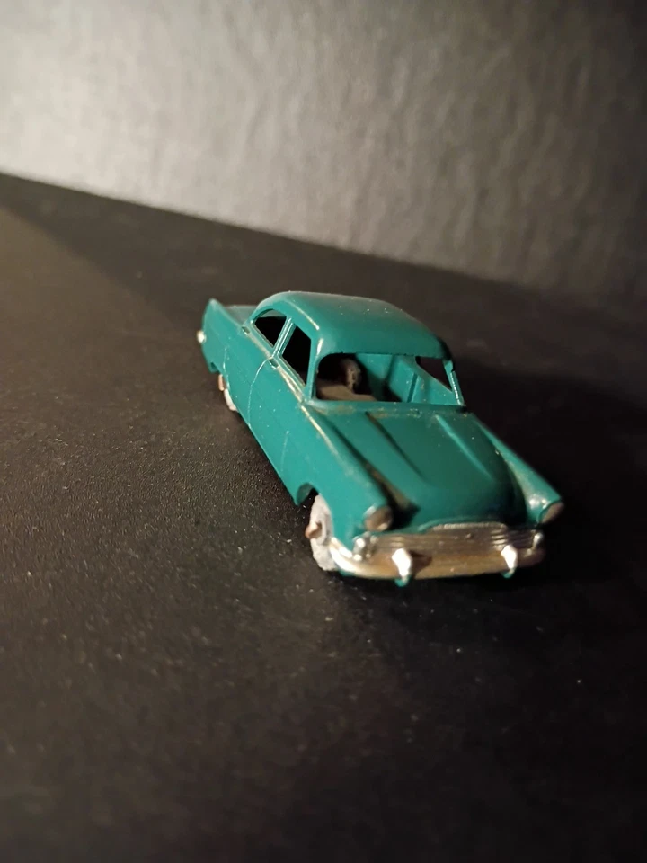 Matchbox #33A Ford Zodiac MKll Sedan 1957 VN/MINT - Image 4 of 4