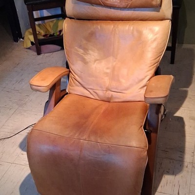Human Touch Perfect Chair PC-610 Electric Recliner Tan Leather Wood