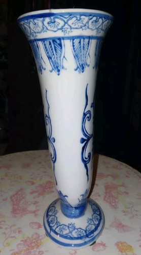 Vintage Japanese Porcelain Vase Decorated in Blue and White Unique Slim Shape - Picture 4 of 8