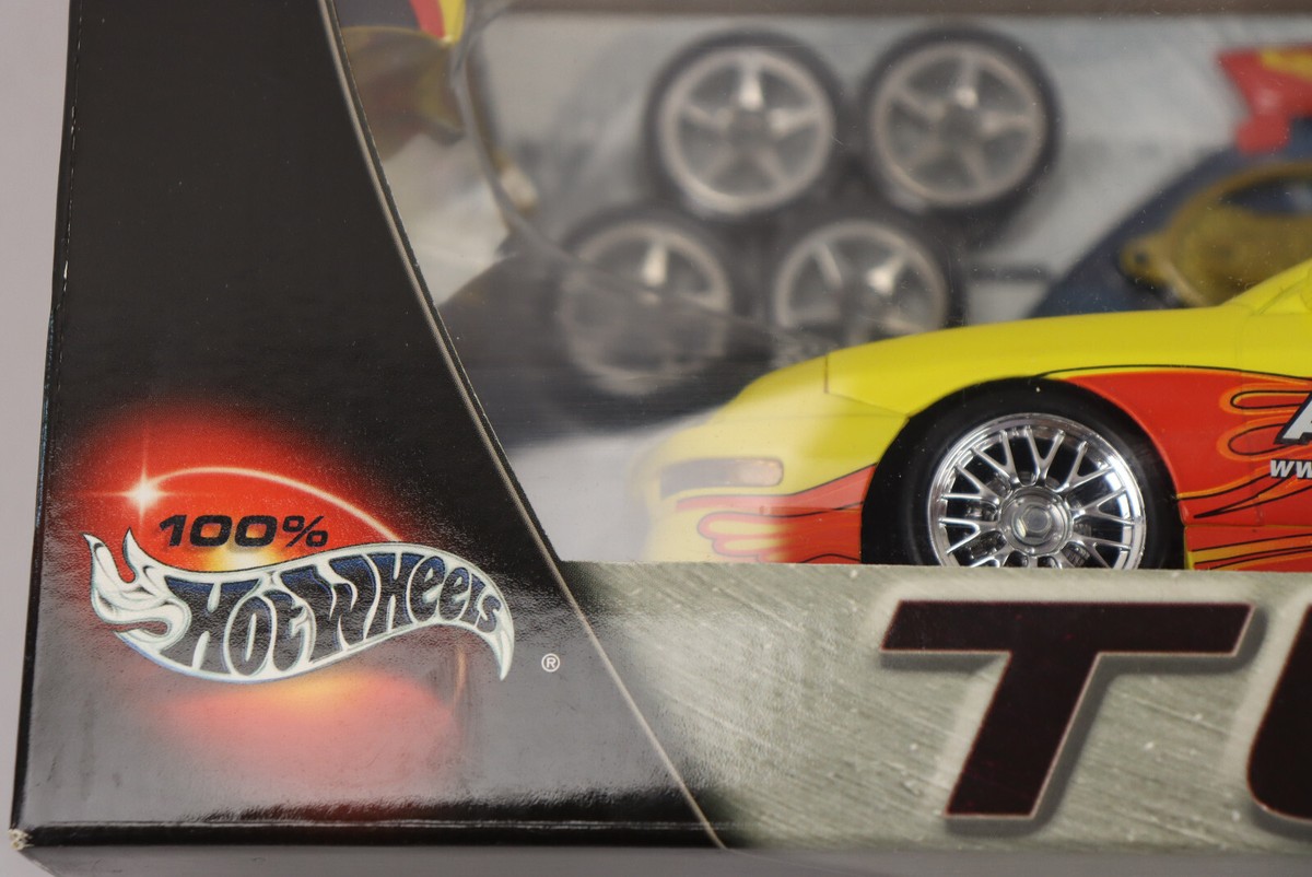 Hot Wheels Tunerz 1:18 Scale Advance Auto Parts Acura Integra 2002