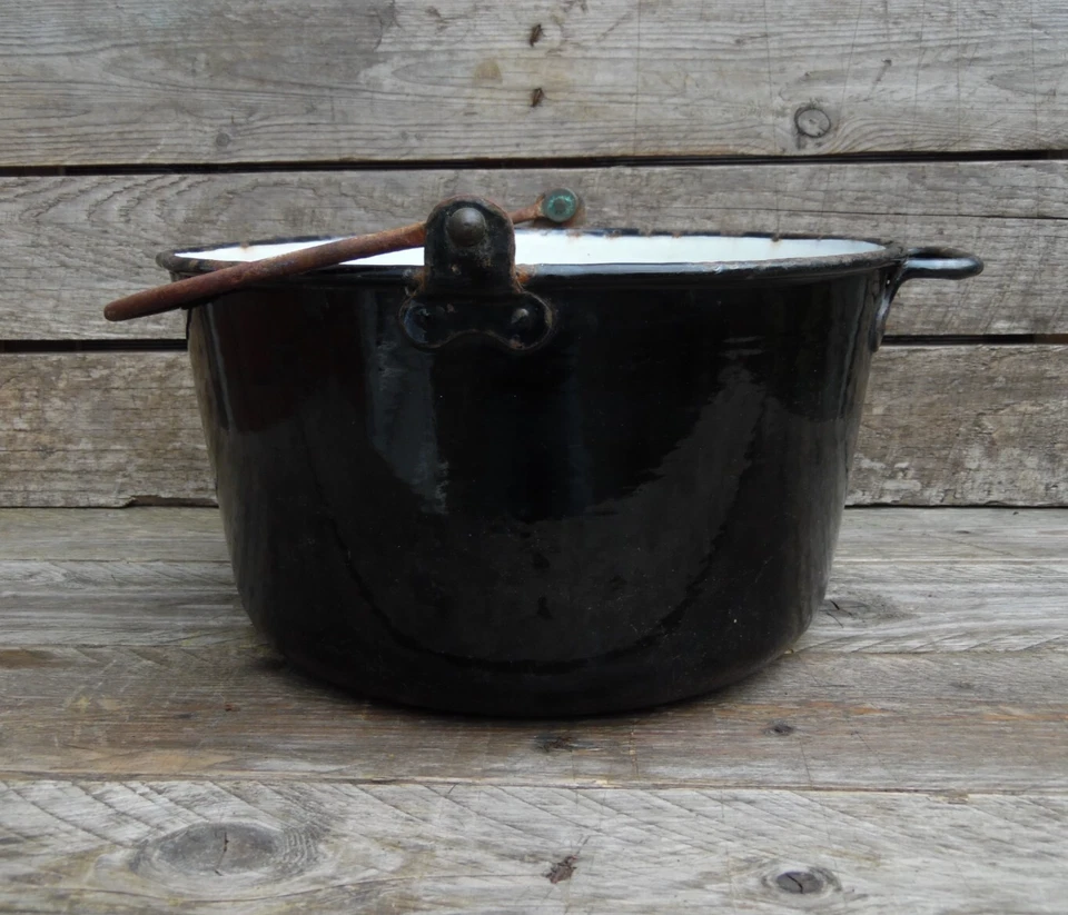 Vintage Original Enamel Cast Iron Cauldron Cooking Pot Swing Handle Primitive - Image 2 of 4