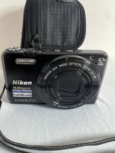 Nikon COOLPIX S7000 Black 16.0mp 20X zoom, With Memory Card Case And Camera Case