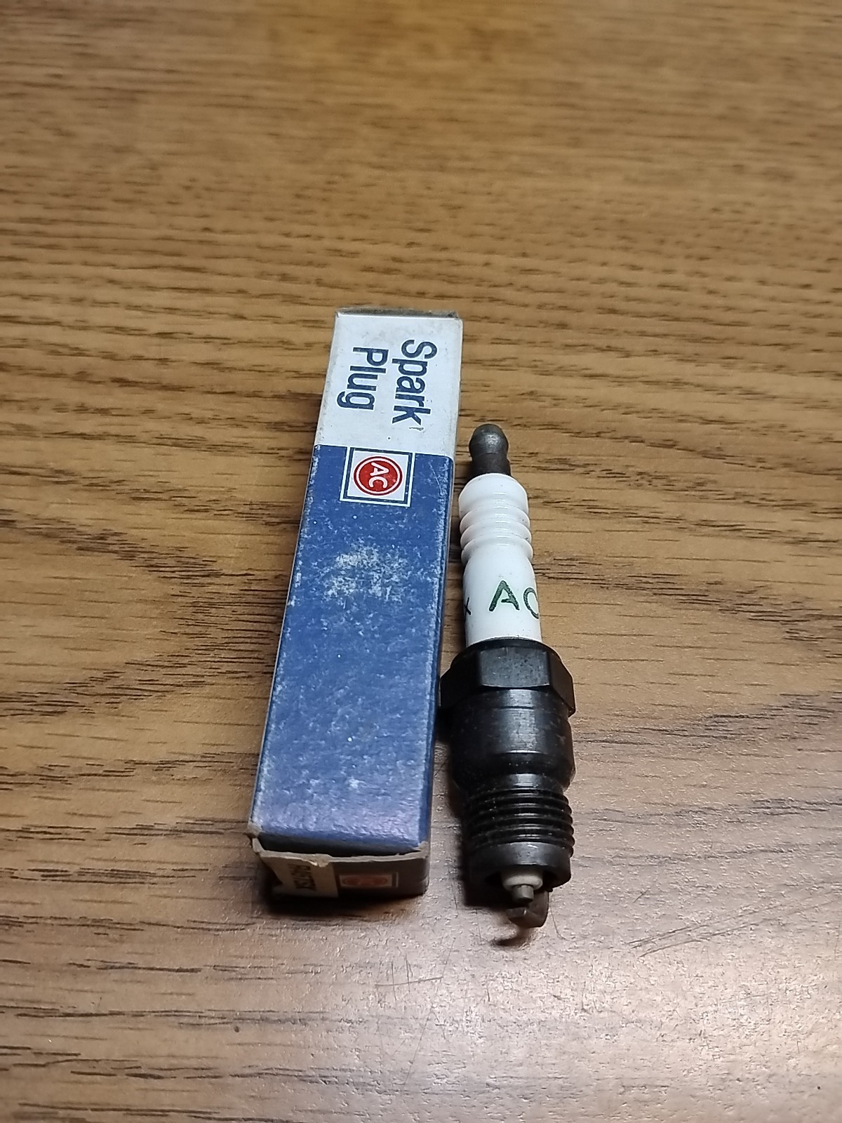 AC-Delco R45TSX Spark Plugs, 8-Pack GM Vintage NOS - Brand New