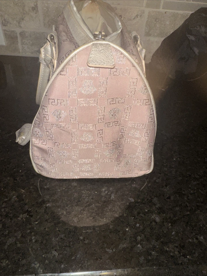 Bolso de hombro Versace rosa y plateado de tela y cuero de lona Foto 2 de 4