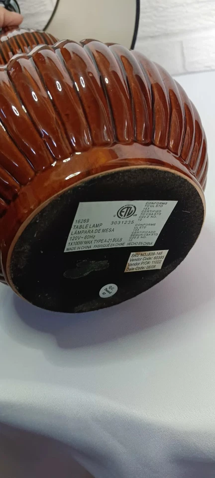 Lámpara moderna de mediados de siglo doble calabaza marrón rica con pantalla de lino negro Foto 3 de 4