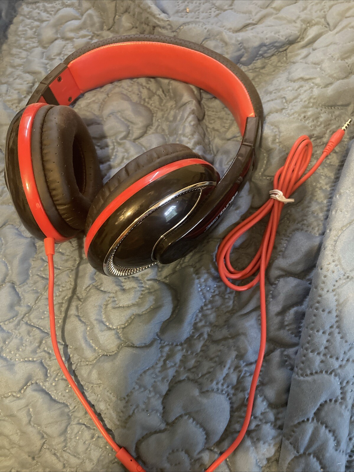 Sound logic Earphones Superior Bass Built In Microphone Large Ear Cups