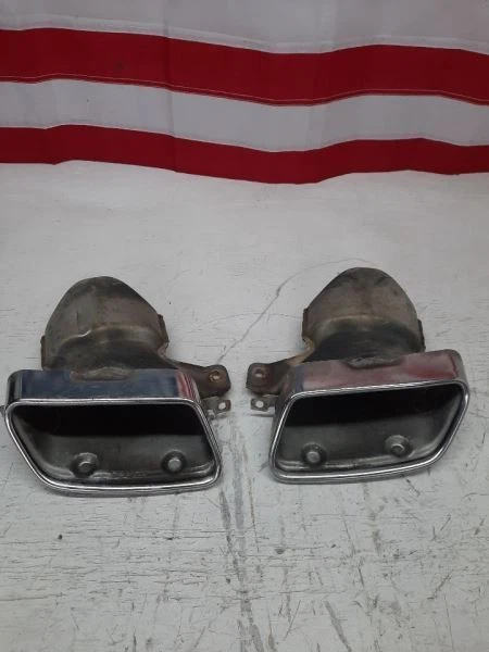 Mercedes-Benz E550 2010 puntas de escape dobles cromadas OEM Foto 4 de 4