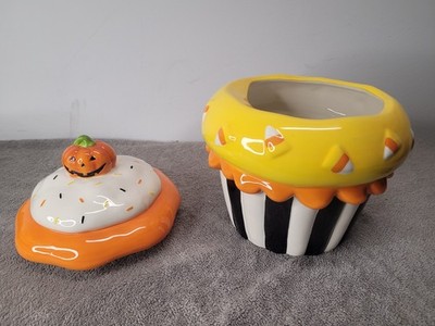 Halloween Pumpkin Cupcake Cookie Jar Ceramic Kohls Retired Candy