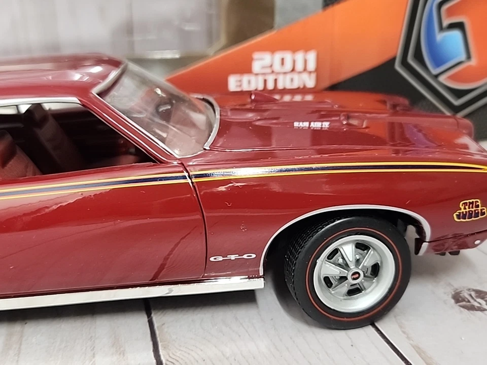 1:18 Pontiac GTO Judge – Matco Tools 2011 – Diecast Car w/ Box - Damaged Wheel - Image 4 of 4