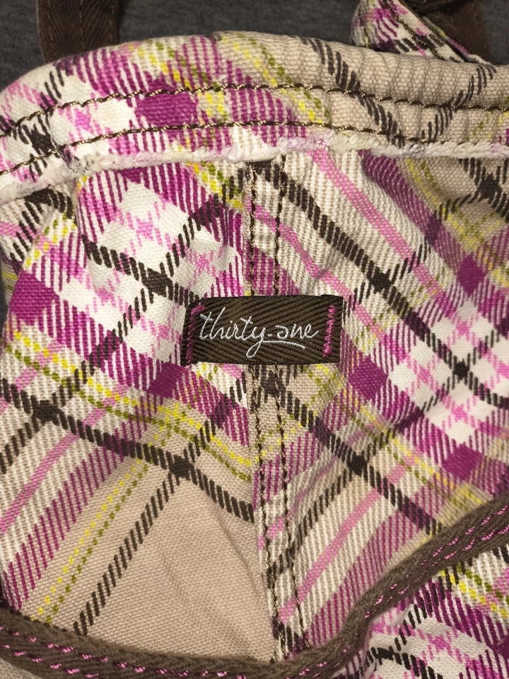 Bolsa tote Thirty - One xadrez grande bege, borgonha e marrom 12" x 17" - Imagem 4 de 4