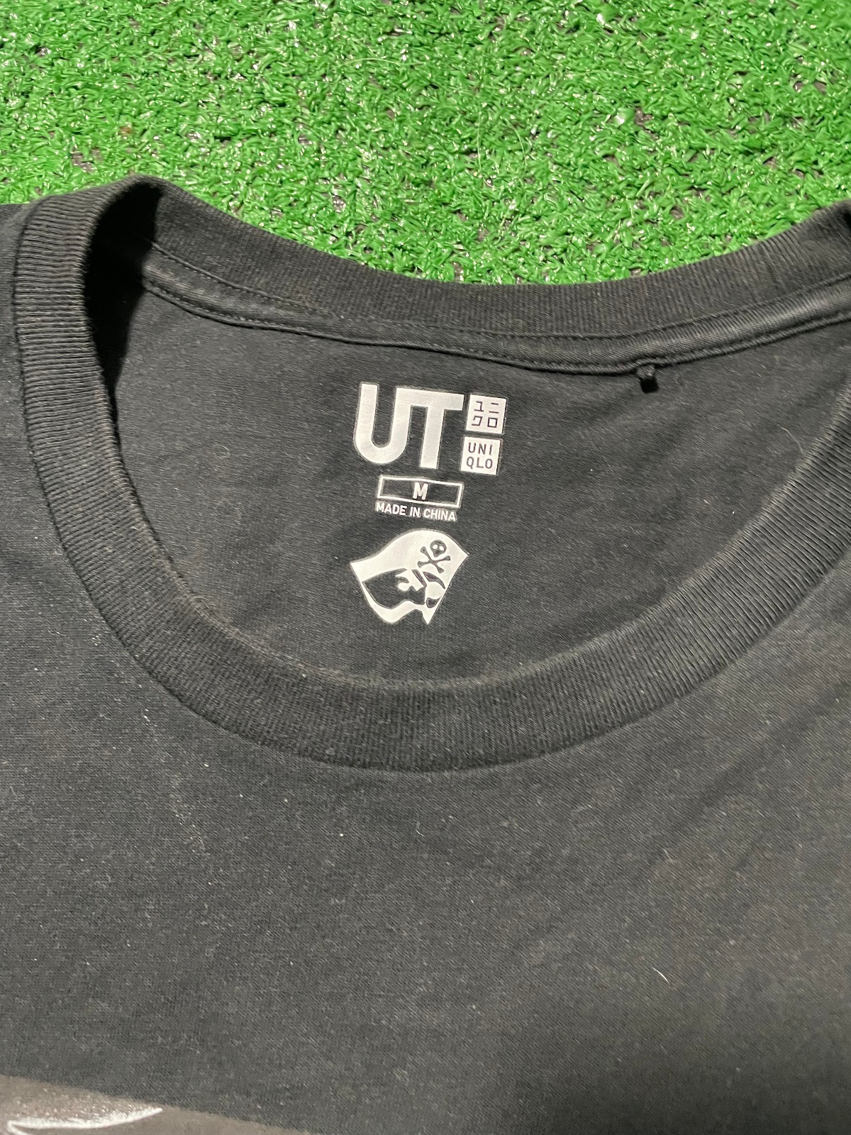 Uniqlo X One Piece Ace Shonen Jump Manga Anime T-Shirt Black Size Medium thumbnail 2