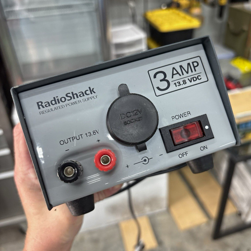 RadioShack 13.8V DC 3A Regulated Power Supply with On/Off Switch
