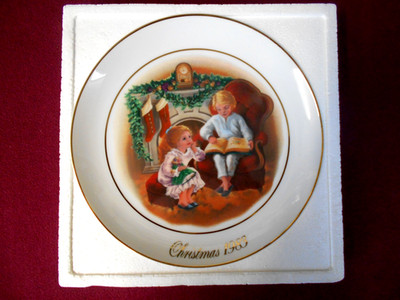 Avon Collector Plate 1983 Enjoying the Night Before Christmas Gold Trim Series#3