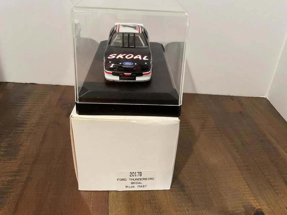 Quartzo 2017B RICK MAST #1 SKOAL CLASSIC Ford Thunderbird nuevo en C9 nuevo caja como nuevo Foto 4 de 4