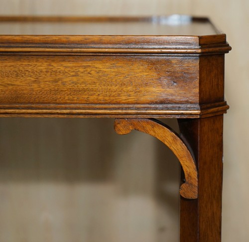 VINTAGE PAIR OF ENGLISH MAHOGANY THOMAS CHIPPENDALE STYLE SIDE END LAMP TABLES - Picture 7 of 21