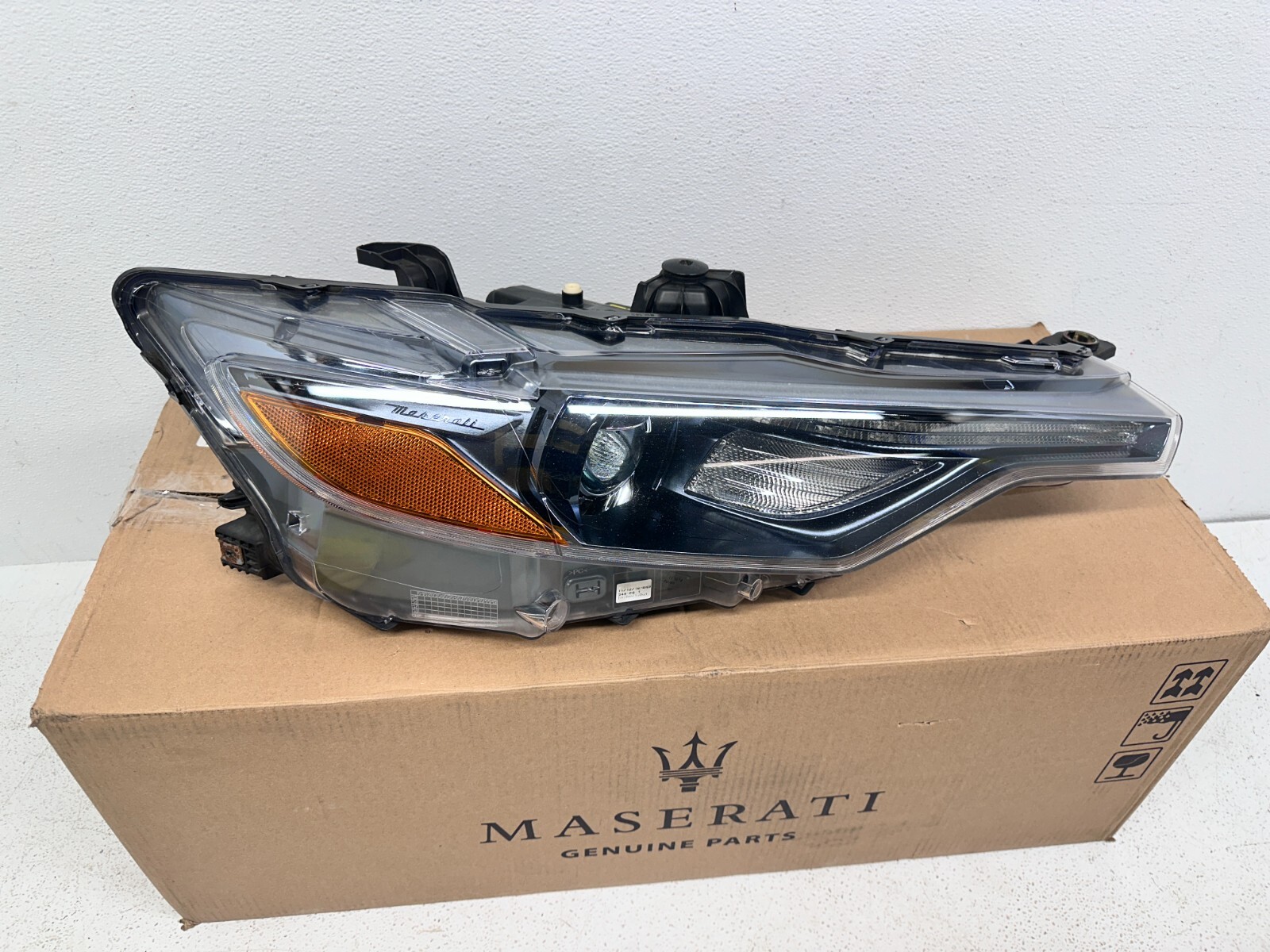 Mint! 2017 2018 2019 2020 Maserati Levante Xenon HID Right RH AFS Headlight OEM