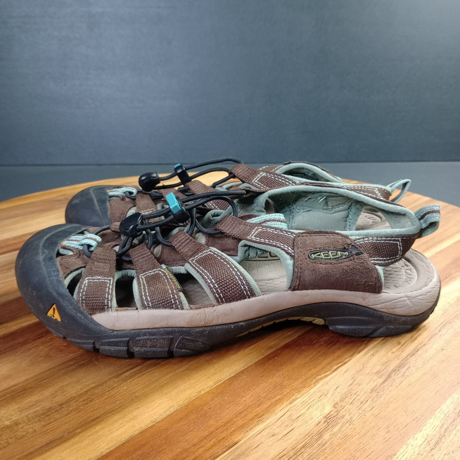 Sandali da trekking impermeabili Keen Newport H2 donna taglia 7 5 M marrone e blu Capri